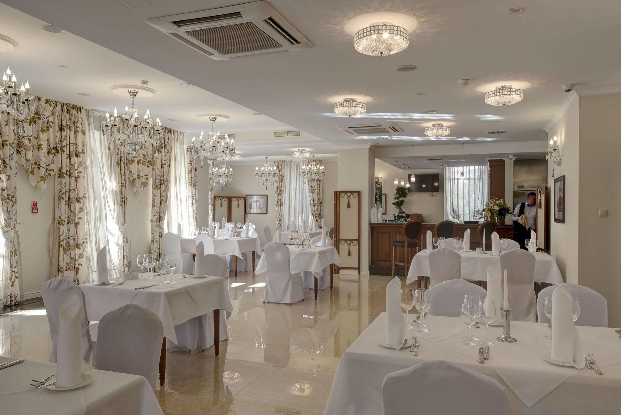 Hotel Willa Hueta كيلتشي المظهر الخارجي الصورة