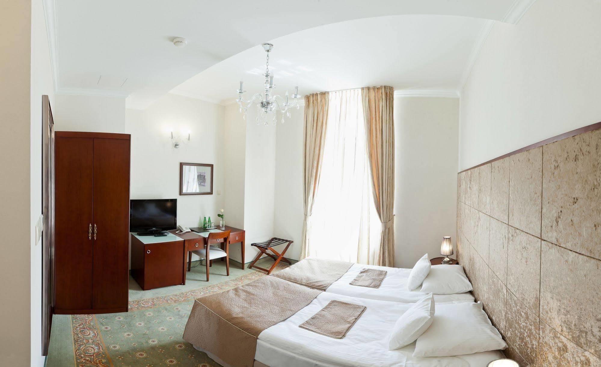 Hotel Willa Hueta كيلتشي المظهر الخارجي الصورة